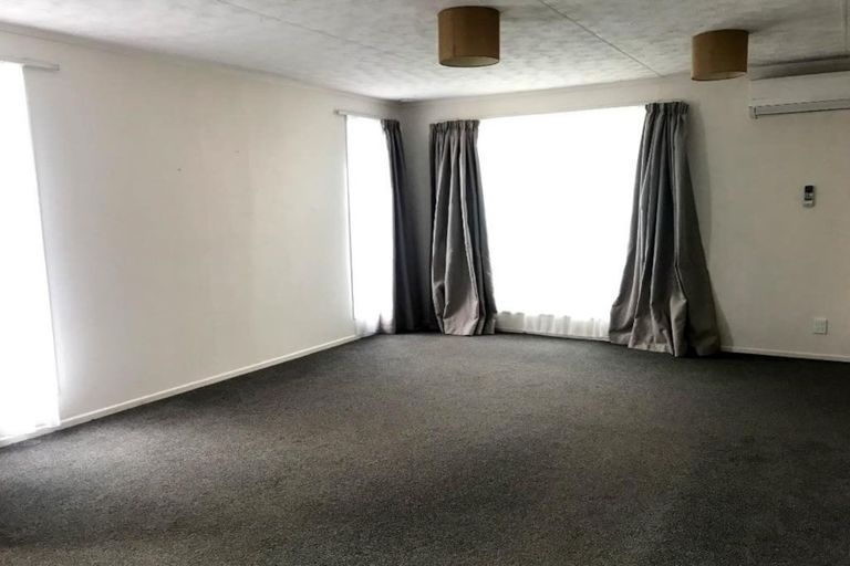 Photo of property in 11a Hartford Crescent, Totara Park, Upper Hutt, 5018