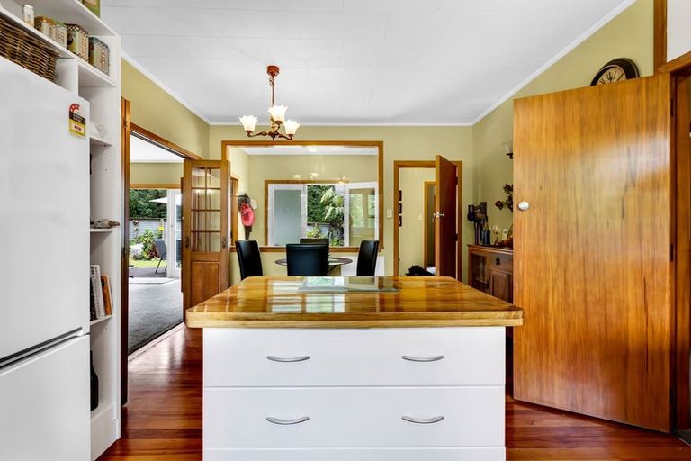 Photo of property in 1 High Road, Hawera, 4610