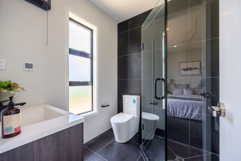 Photo of property in 14 Madden Avenue, Kumeu, 0810