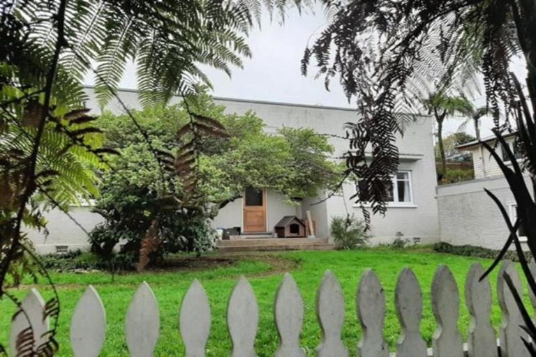 Photo of property in 5 Upjohn Street, Brooklands, New Plymouth, 4310