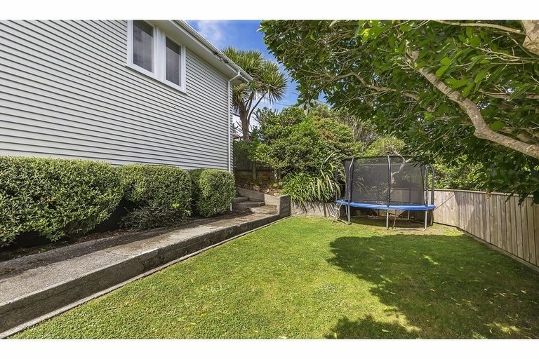 Photo of property in 69 Salford Street, Newlands, Wellington, 6037