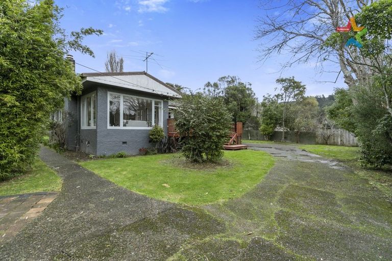 Photo of property in 404 Stokes Valley Road, Stokes Valley, Lower Hutt, 5019