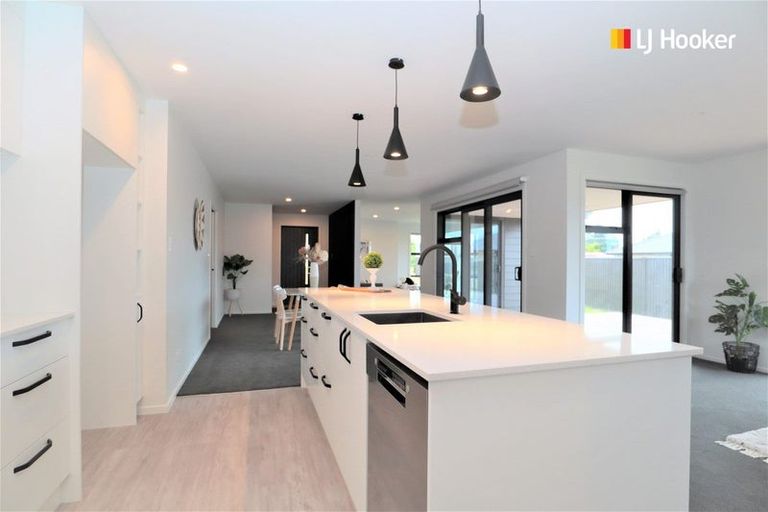 Photo of property in 5 North Foreland Street, Waihola, Milton, 9073