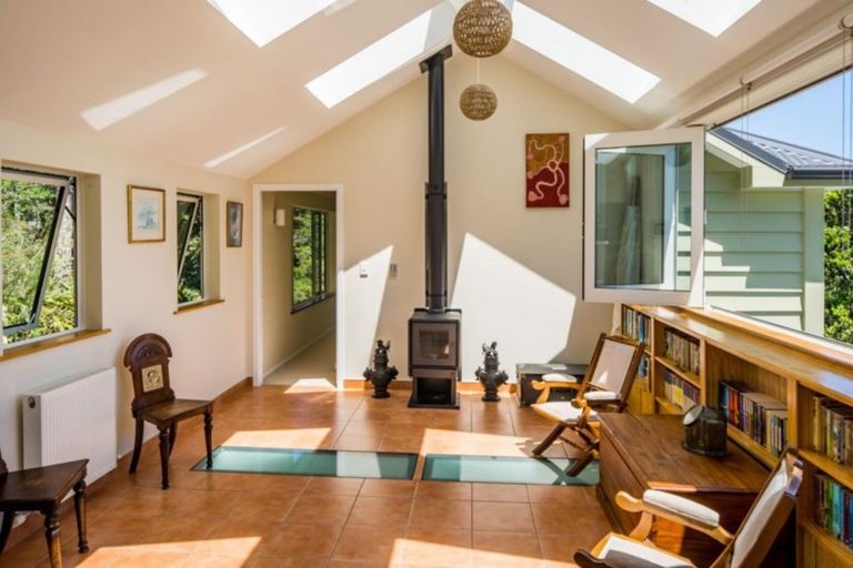 Photo of property in 33 Kotari Road, Days Bay, Lower Hutt, 5013