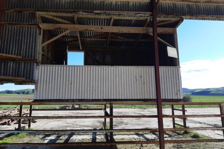 Photo of property in 42 Waikawa Road, Owaka, 9535