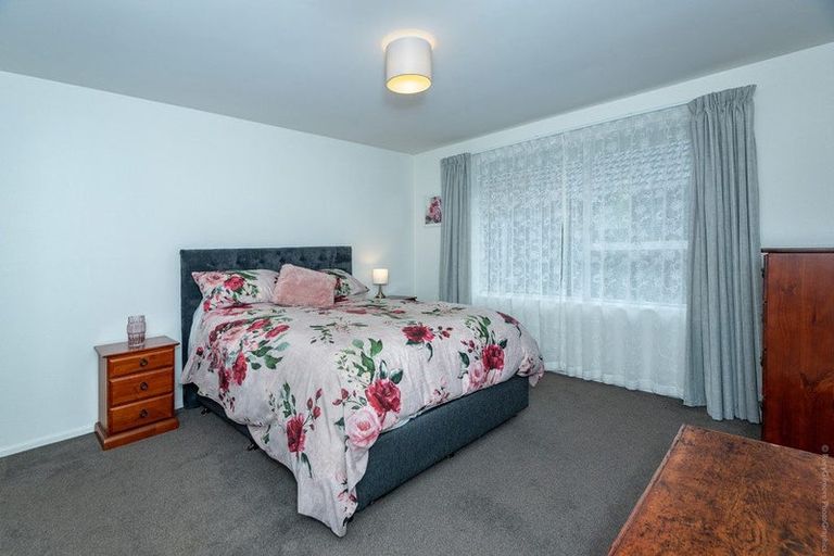 Photo of property in 16b Broadfell Avenue, Avonhead, Christchurch, 8042