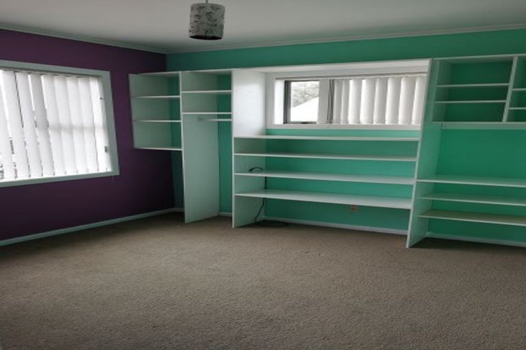 Photo of property in 12 Bamboo Grove, Kelston, Auckland, 0602