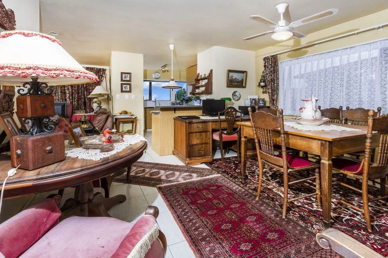 Photo of property in 850 East Coast Road, Oteha, Auckland, 0630