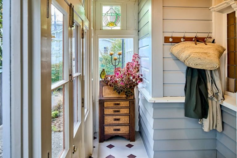 Photo of property in 7 Lochiel Road, Khandallah, Wellington, 6035