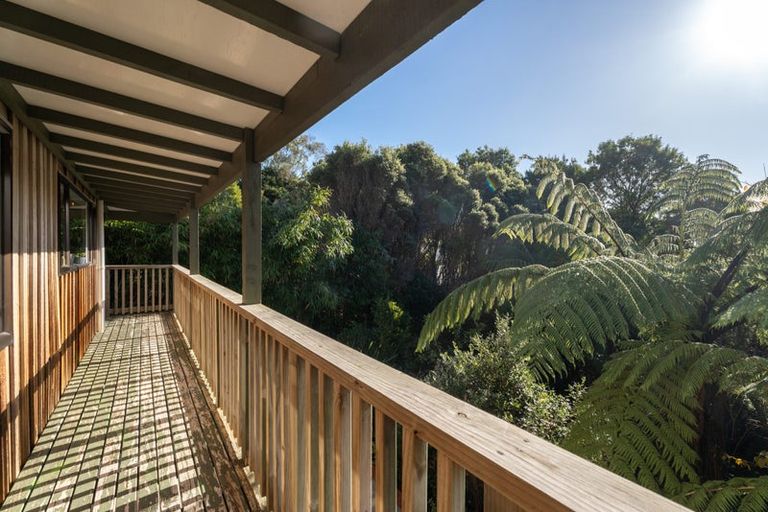 Photo of property in 37 Greyfriars Crescent, Tawa, Wellington, 5028