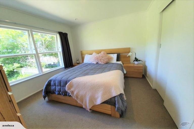 Photo of property in 2/24 Sovereign Place, Glenfield, Auckland, 0629