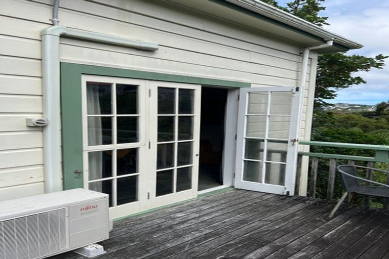 Photo of property in 135 Kelburn Parade, Kelburn, Wellington, 6012