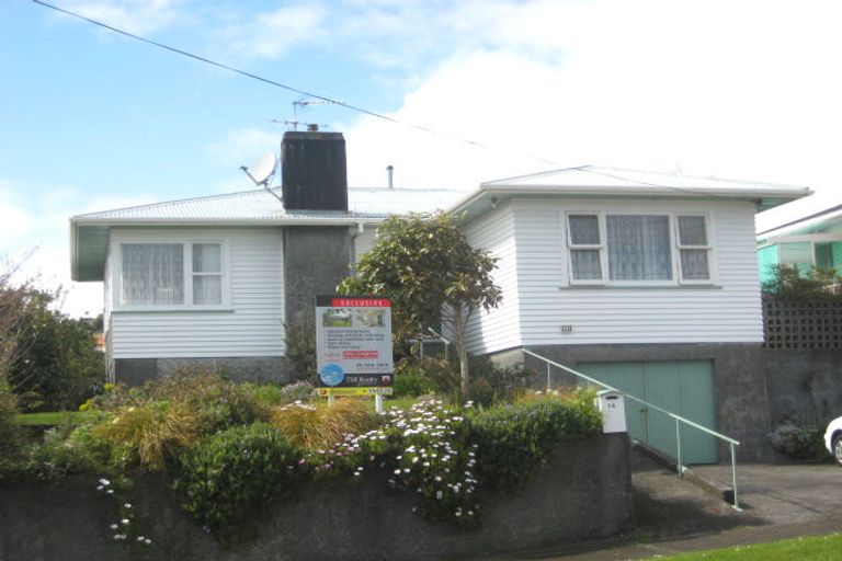 Photo of property in 14 Rospeath Crescent, Spotswood, New Plymouth, 4310