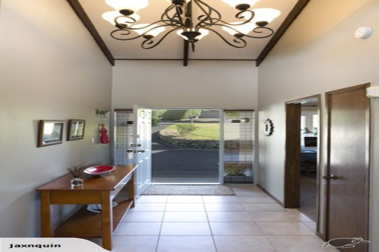 Photo of property in 21 Makepiece Place, Chatswood, Auckland, 0626