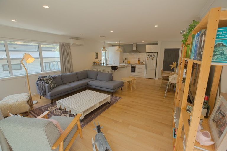 Photo of property in 26 Rarangi Way, Owhiro Bay, Wellington, 6023