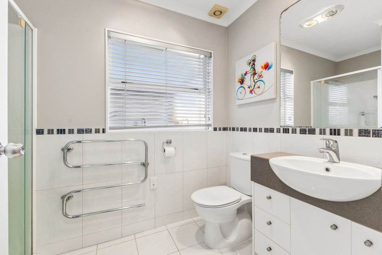 Photo of property in 39 Stranraer Crescent, Wattle Downs, Auckland, 2103