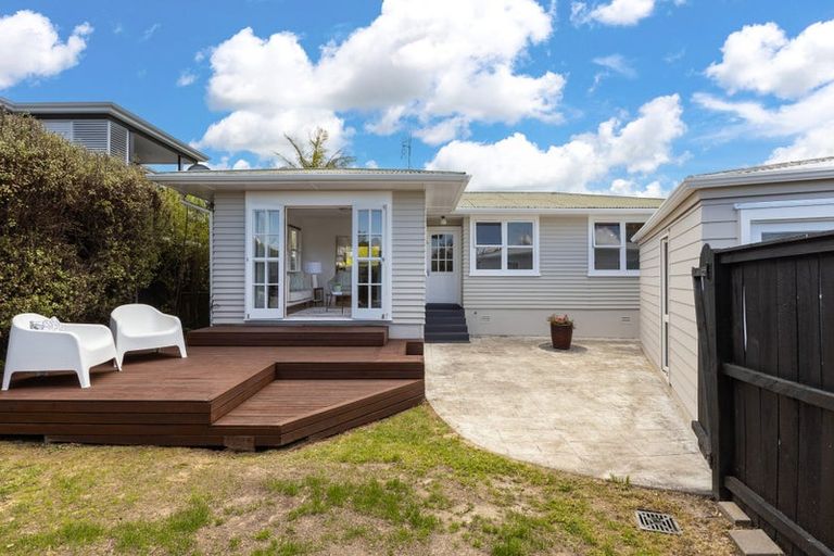 Photo of property in 1/45 Seine Road, Forrest Hill, Auckland, 0620