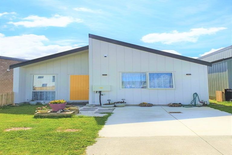 Photo of property in 59 Matakohe Road, Westgate, Auckland, 0814