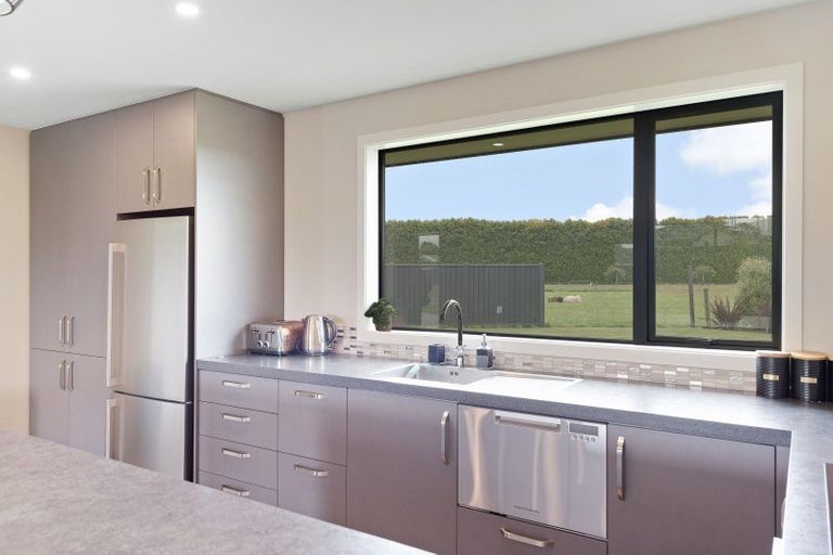 Photo of property in 11 Tui Place, Edendale, Wyndham, 9893