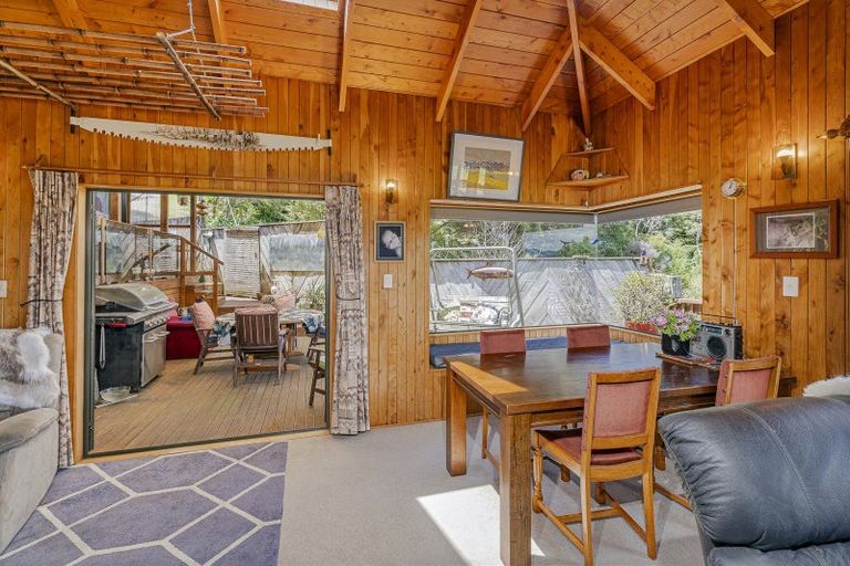 Photo of property in 2 Pohutukawa Grove, Whitianga, 3510