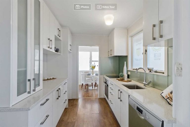 Photo of property in 32 Kirrie Avenue, Te Atatu South, Auckland, 0610