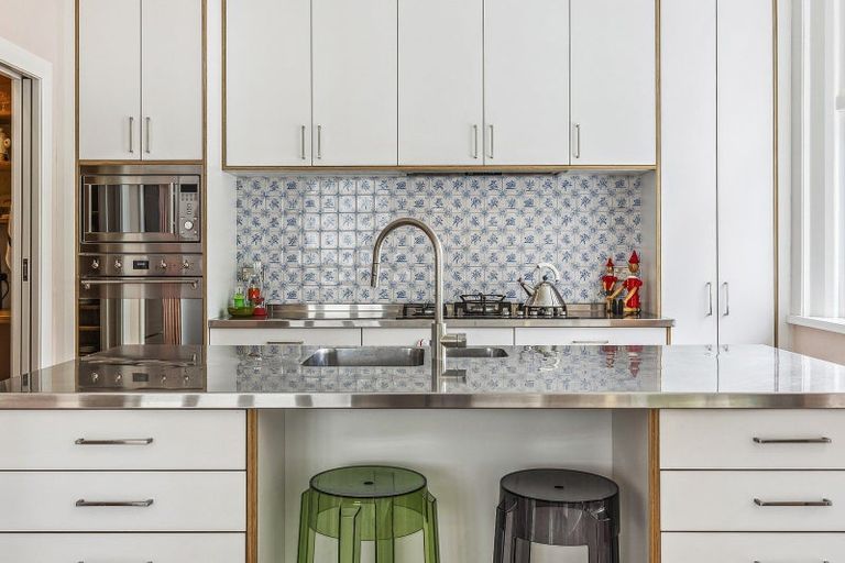 Photo of property in 19 Lower North Terrace, Kelburn, Wellington, 6012