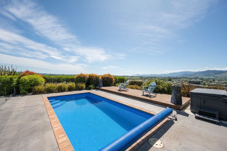 Photo of property in 23 Katania Heights, Brightwater, 7022