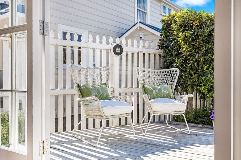 Photo of property in 4/14-26 Beach Road, Northcote Point, Auckland, 0627