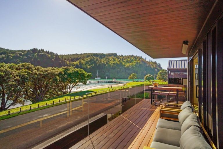 Photo of property in 103 Beach Road, Whangamata, 3620