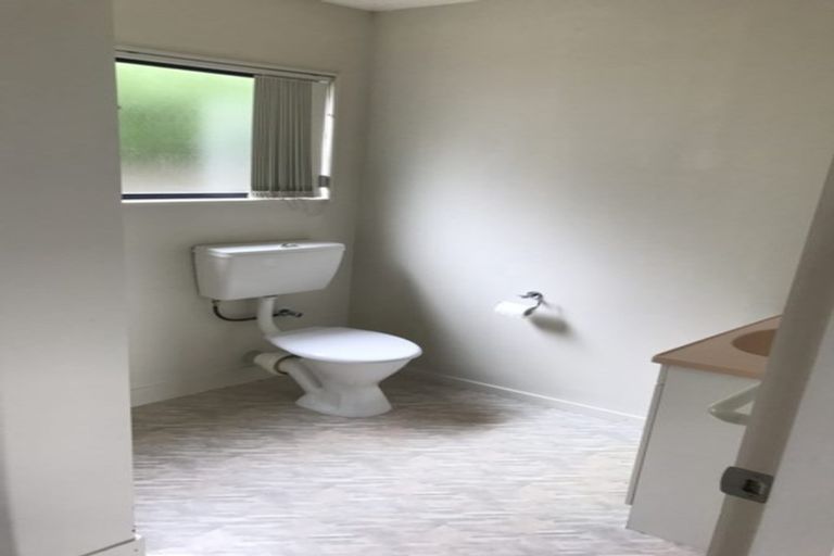 Photo of property in 10a Ted Gilberd Place, Newlands, Wellington, 6037