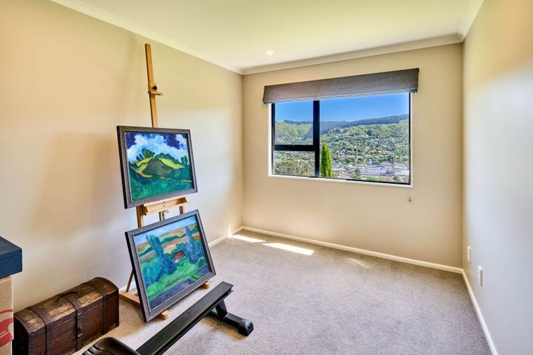 Photo of property in 122 Woodman Drive, Tawa, Wellington, 5028