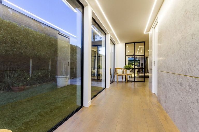 Photo of property in 41 Milford Road, Milford, Auckland, 0620