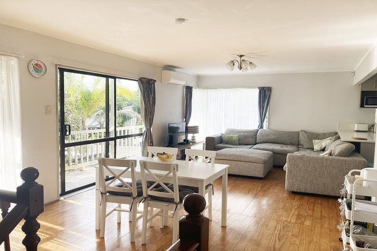 Photo of property in 33 Lagoon Way, West Harbour, Auckland, 0618