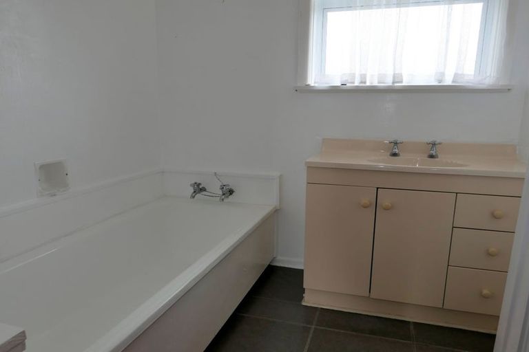 Photo of property in 1 Hadfield Street, Levin, 5510