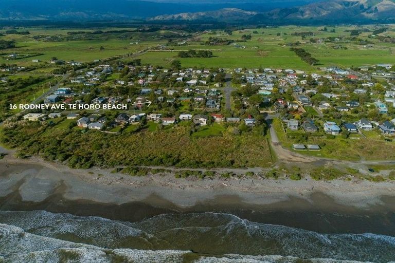 Photo of property in 16 Rodney Avenue, Te Horo Beach, Otaki, 5581