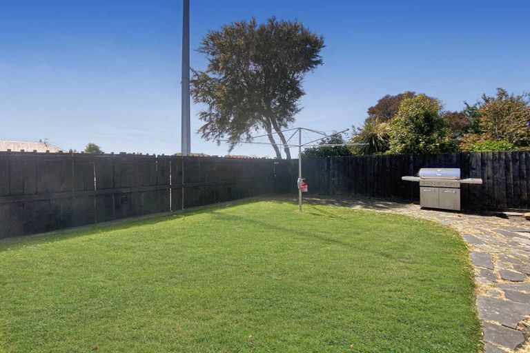 Photo of property in 2/40 Sarabande Avenue, Redwood, Christchurch, 8051