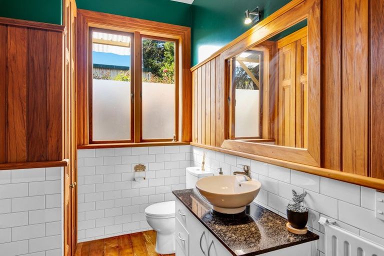 Photo of property in 4 Muhunoa West Road, Ohau, Levin, 5570