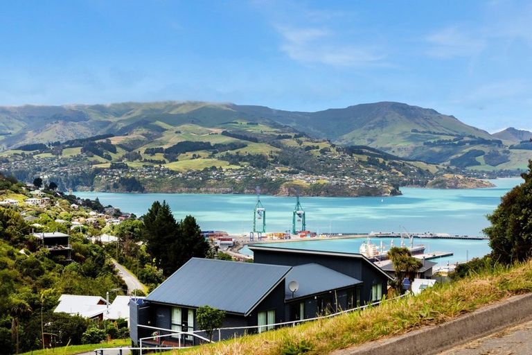 Photo of property in 1 Endeavour Place, Lyttelton, 8082