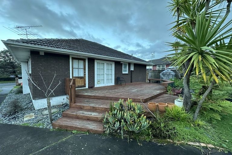 Photo of property in 42 Hilling Street, Titirangi, Auckland, 0604