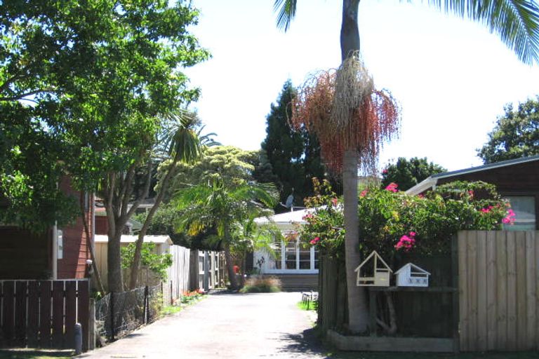 Photo of property in 1/166 Nile Road, Milford, Auckland, 0620