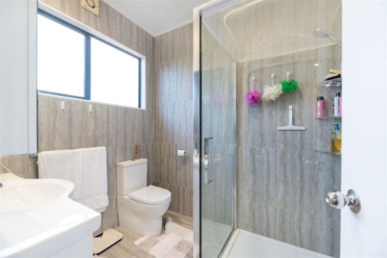 Photo of property in 3 Opal Close, Rosedale, Auckland, 0632