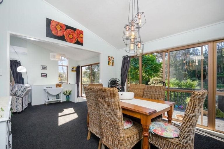 Photo of property in 42 Opanuku Road, Henderson Valley, Auckland, 0612