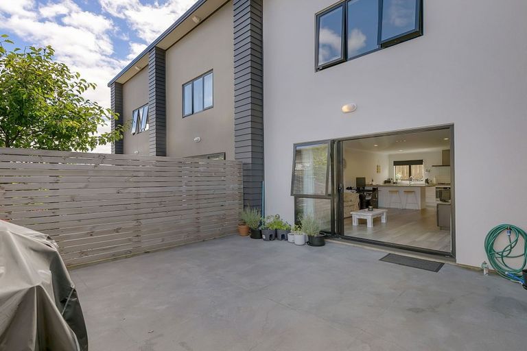 Photo of property in 8/9 Surrey Street, Tawa, Wellington, 5028