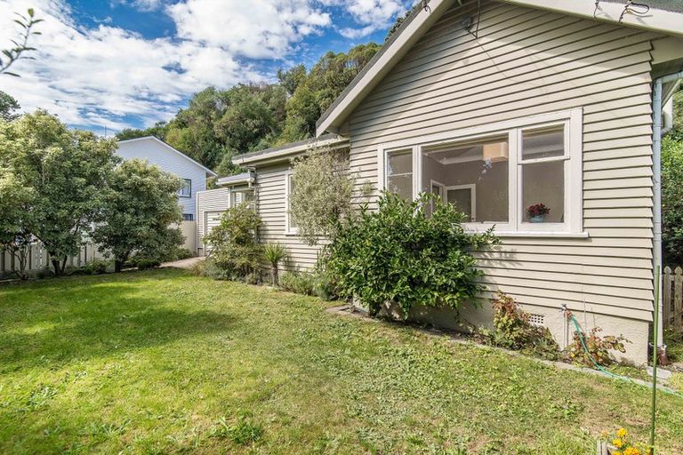 Photo of property in 74 Para Street, Miramar, Wellington, 6022