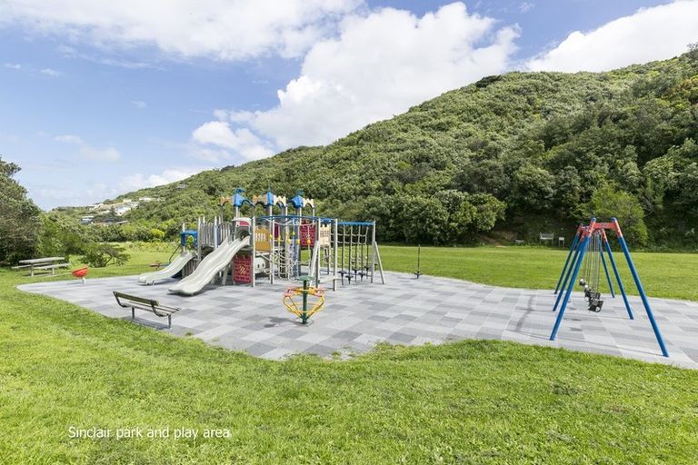 Photo of property in 73 Hungerford Road, Houghton Bay, Wellington, 6023