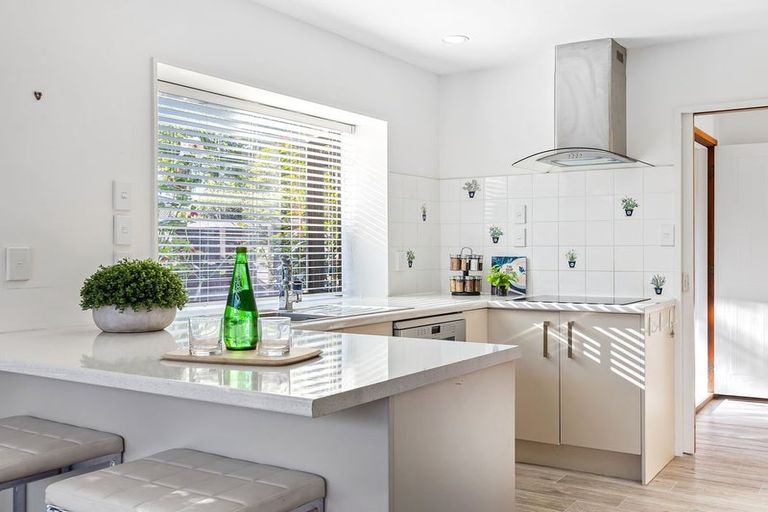 Photo of property in 10 Dulcie Place, Harewood, Christchurch, 8051