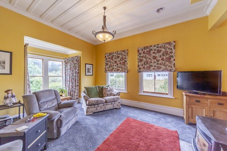 Photo of property in 37 Charlotte Street, Takapau, 4203