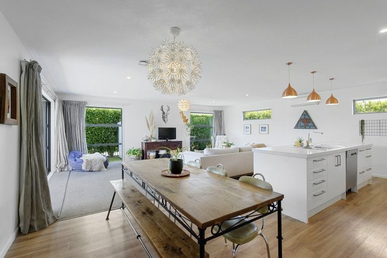 Photo of property in 15 Whitau Place, Marshland, Christchurch, 8083