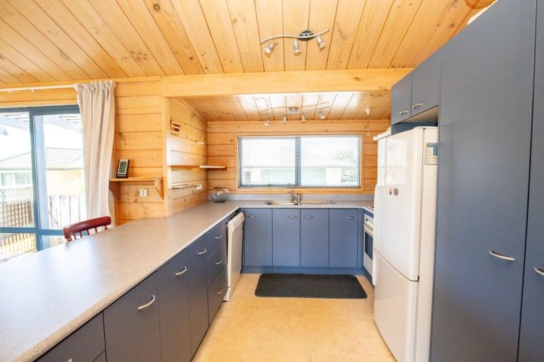 Photo of property in 12 Walton Place, Ngatea, 3503