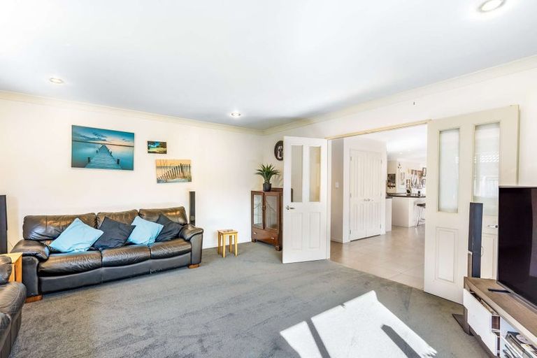 Photo of property in 5 Ernest Shackleton Place, Waiuku, 2123